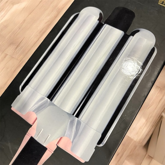 CHI x Barbie Triple Barrel Deep Waver - Picture 10 of 12